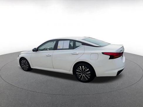 Used 2025 Nissan Altima 2.5 SV FWD image 8