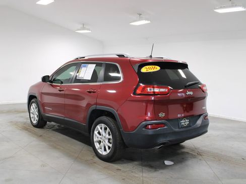 Used 2016 Jeep Cherokee Latitude image 7