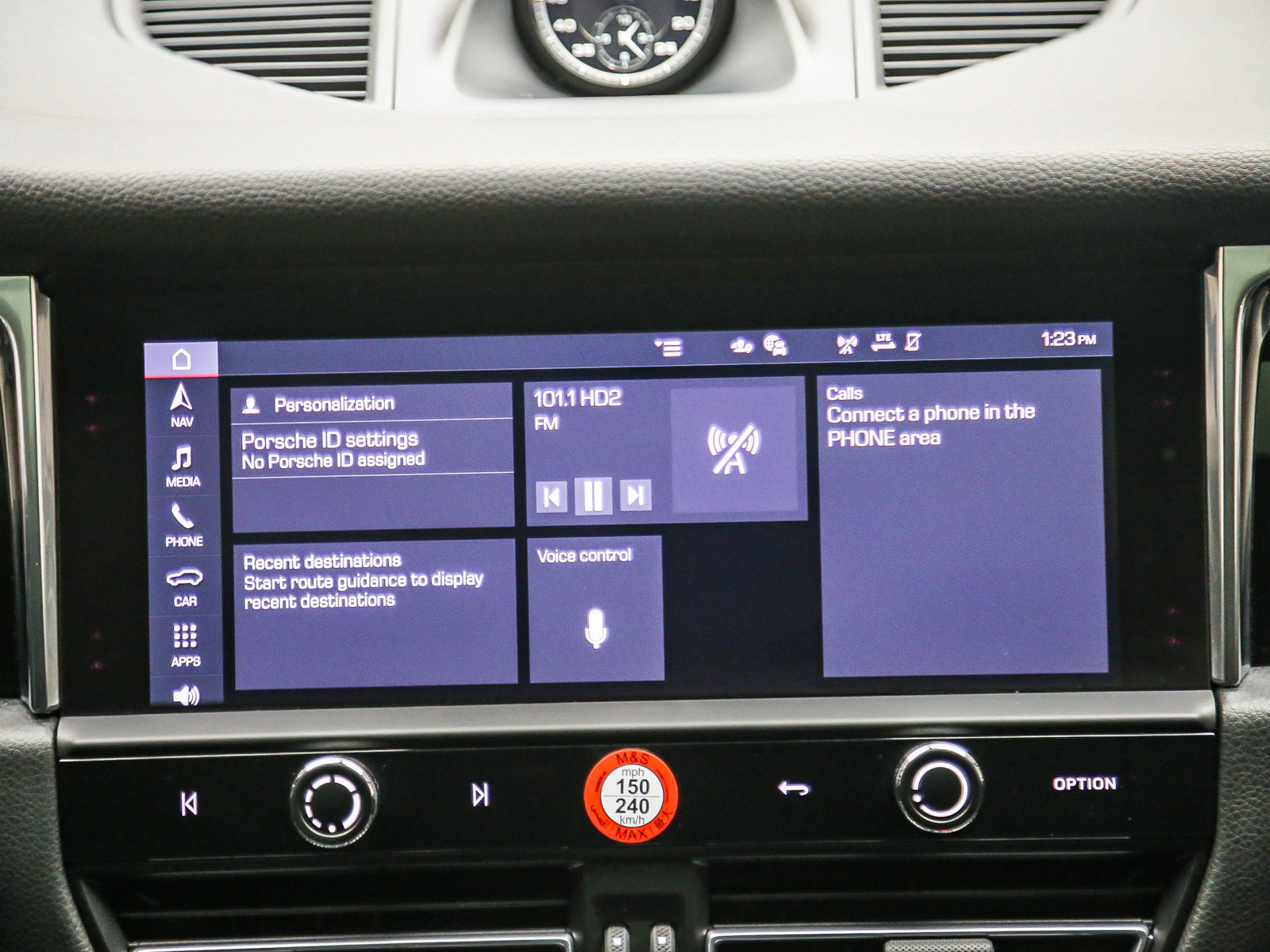 Certified 2026 Porsche Macan AWD/4WD image 18
