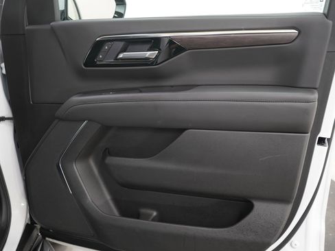 Used 2025 Chevrolet Tahoe LT AWD/4WD image 9