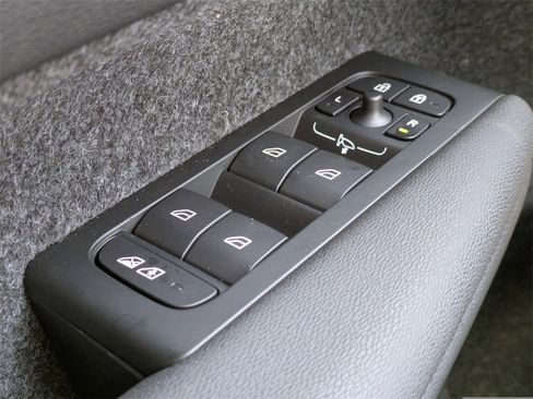 New 2026 Volvo XC40 B5 Ultra w/ Protection Package Premier image 33