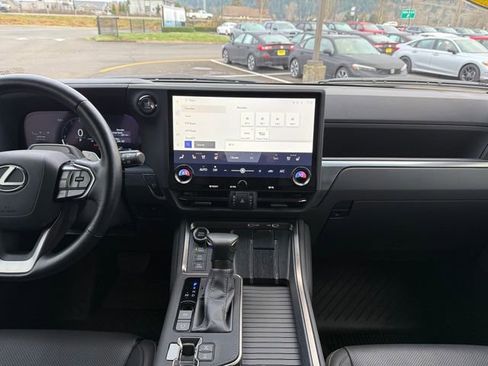 Used 2024 Lexus GX 550 image 23