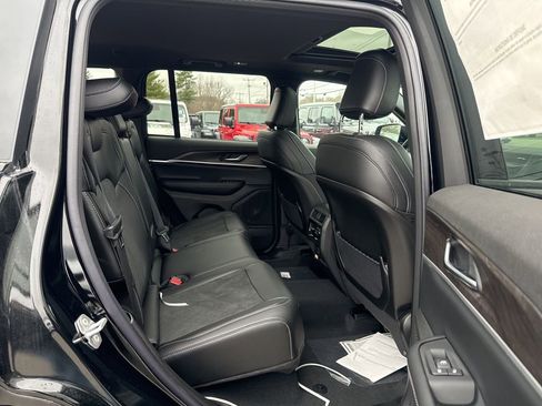 New 2026 Jeep Grand Cherokee Altitude image 27