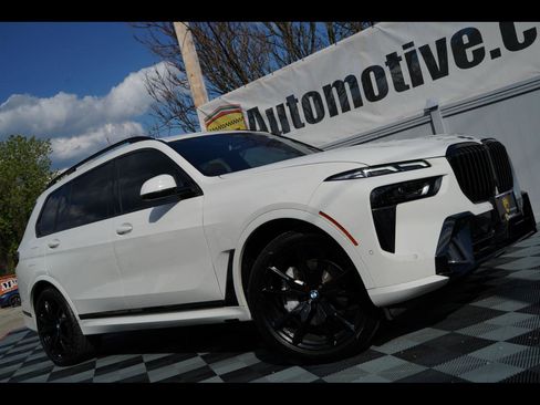 Used 2024 BMW X7 xDrive40i w/ M Sport Package AWD/4WD image 1