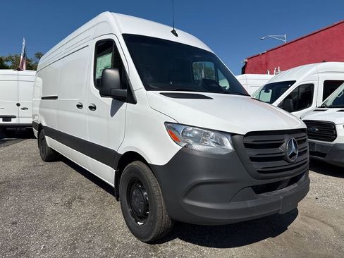 Used 2025 Mercedes-Benz Sprinter 2500 image 11