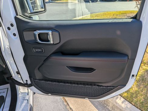 New 2026 Jeep Wrangler Unlimited Rubicon image 32