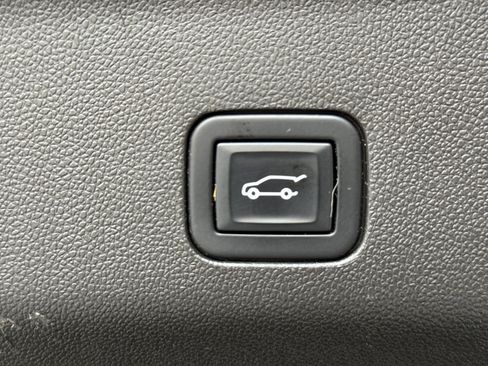 Used 2022 Chevrolet Suburban RST w/ Luxury Package AWD/4WD image 24