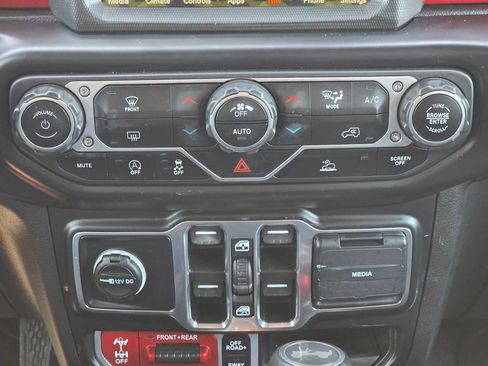 Used 2023 Jeep Wrangler Unlimited Rubicon AWD/4WD image 15