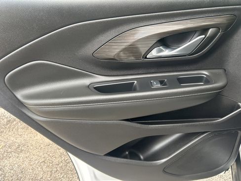 Used 2024 GMC Terrain SLE image 28