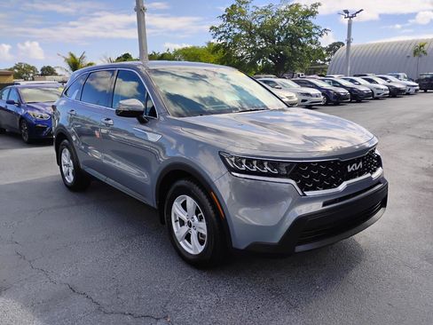 Used 2023 Kia Sorento LX image 35