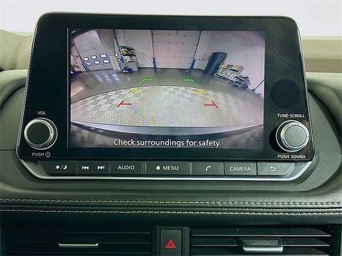 Used 2023 Nissan Rogue SV image 15