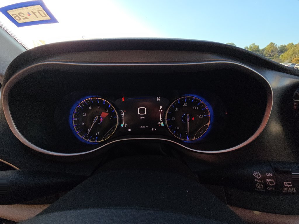 Used 2024 Chrysler Pacifica Touring-L FWD image 9