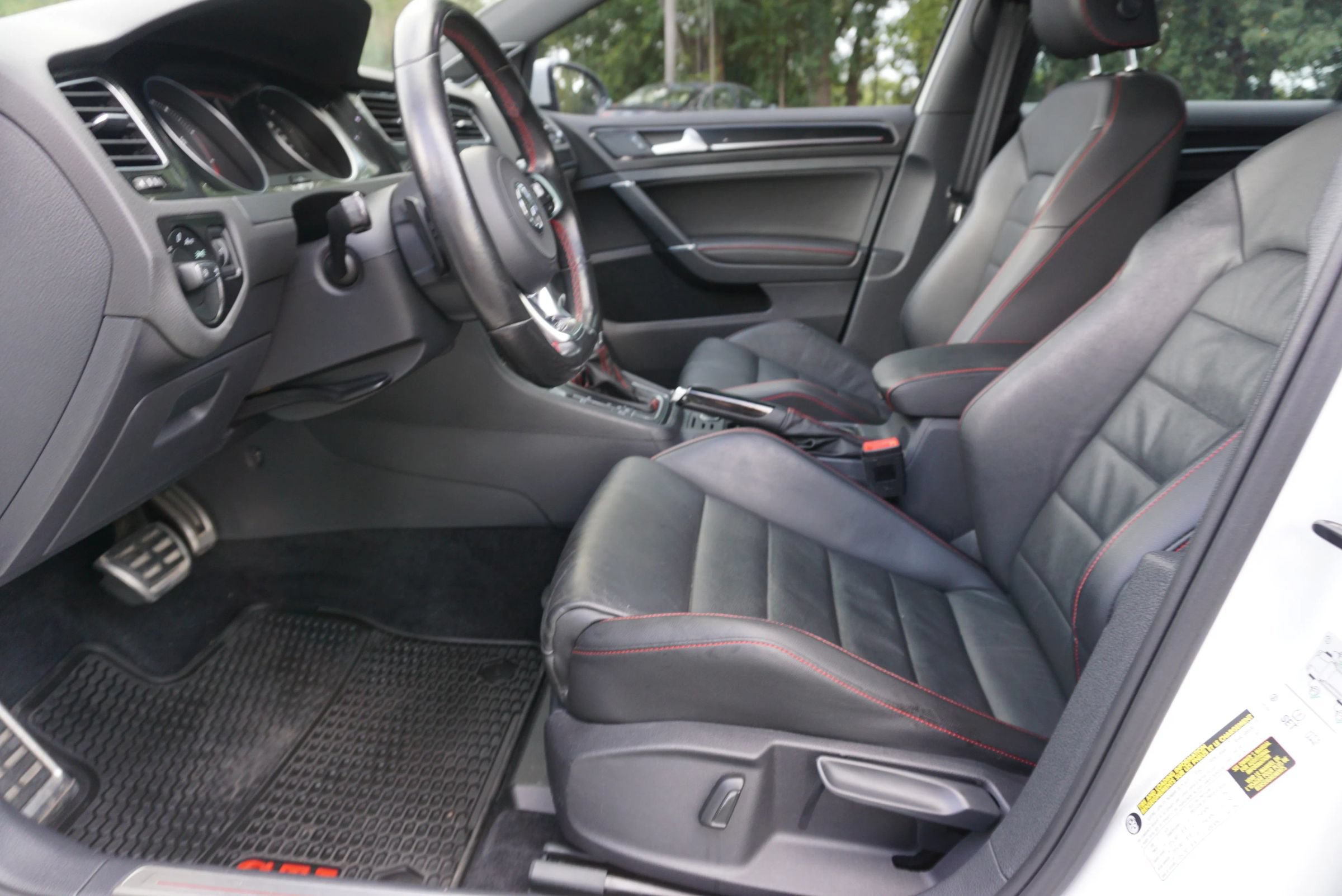 Used 2017 Volkswagen GTI SE FWD image 28