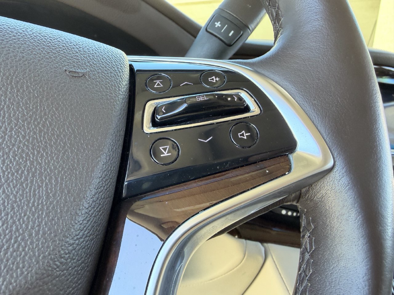 Used 2015 Cadillac Escalade Luxury RWD image 22