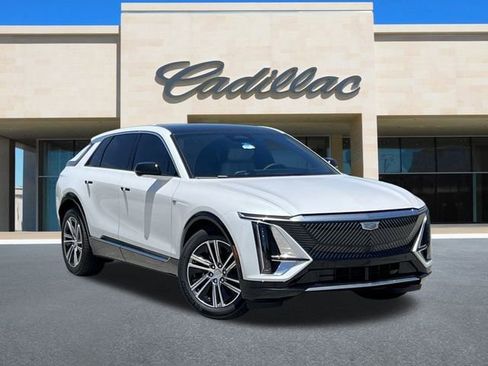 New 2025 Cadillac Lyriq Luxury image 2
