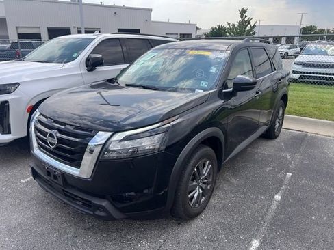 Used 2025 Nissan Pathfinder SV AWD/4WD image 3