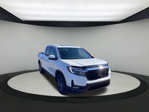 Used 2023 Honda Ridgeline RTL-E image 2