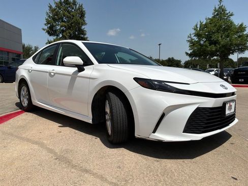 Used 2025 Toyota Camry LE FWD image 4