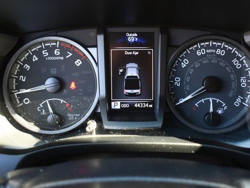 Used 2023 Toyota Tacoma TRD Sport image 31