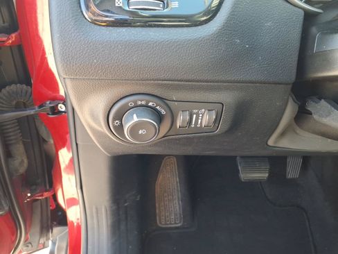 Used 2019 Jeep Compass Limited FWD image 12