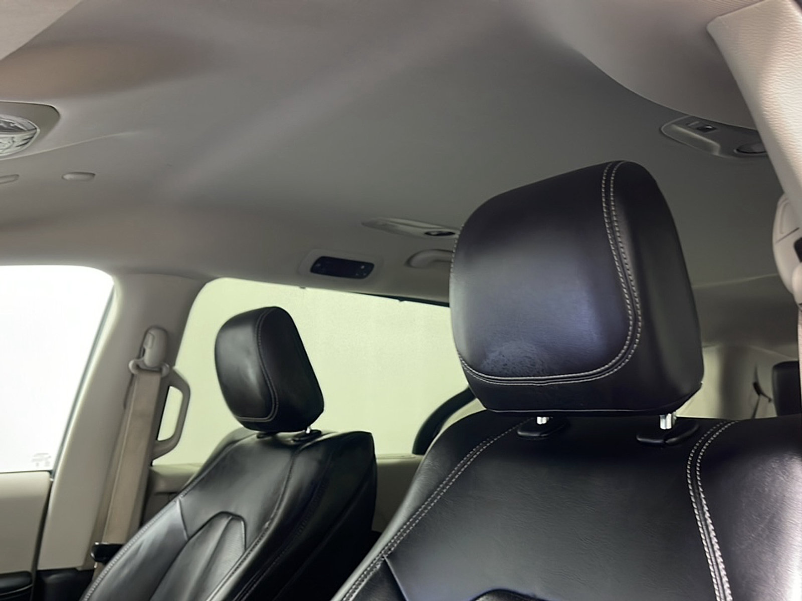 Used 2023 Chrysler Pacifica Touring-L FWD image 11