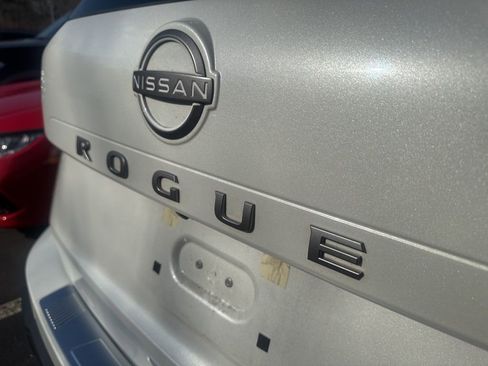 Certified 2025 Nissan Rogue SV w/ SV Premium Package image 8