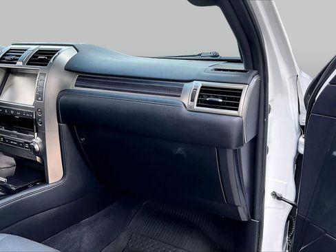 Used 2020 Lexus GX 460 Premium w/ Premium Package AWD/4WD image 19