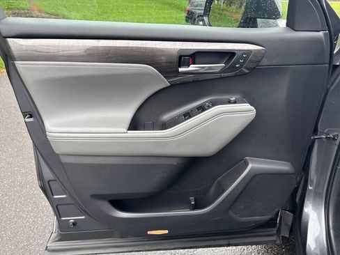 Used 2020 Toyota Highlander Limited AWD/4WD image 24