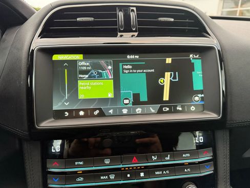 Used 2020 Jaguar F-PACE Prestige image 29