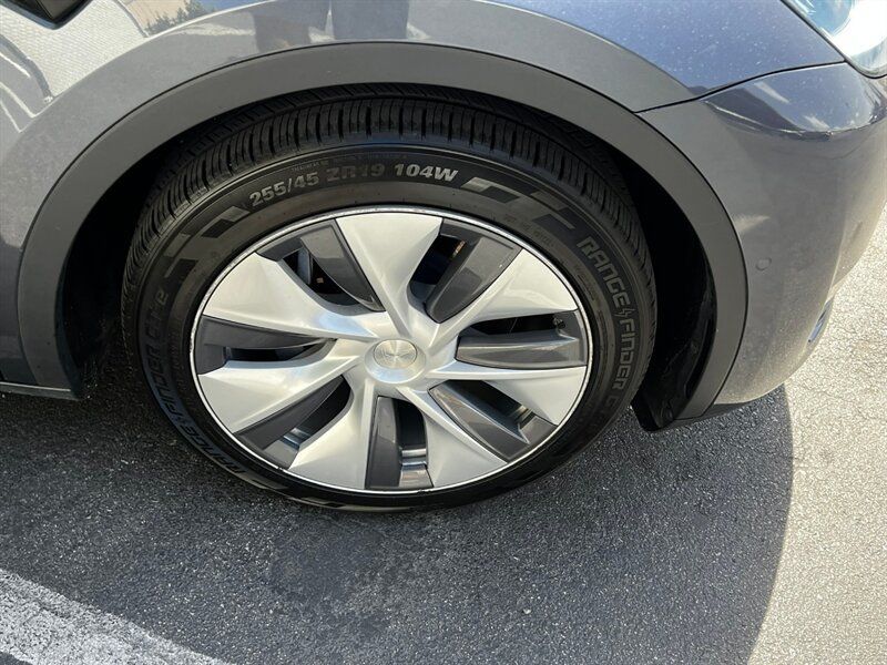 Used 2021 Tesla Model Y Long Range AWD/4WD image 10
