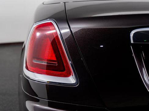 Used 2017 Rolls-Royce Dawn image 13