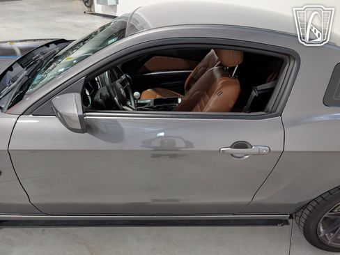 Used 2014 Ford Mustang GT Premium image 28