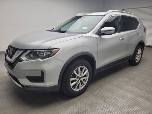 Used 2018 Nissan Rogue SV image 2