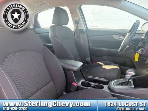 Used 2020 Kia Forte LXS FWD image 12