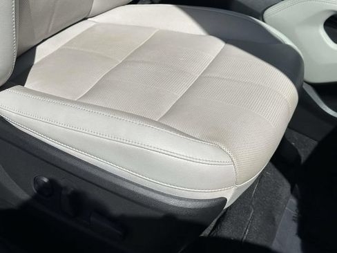 Used 2023 Kia Telluride EX w/ EX Captain's Chair Package AWD/4WD image 10