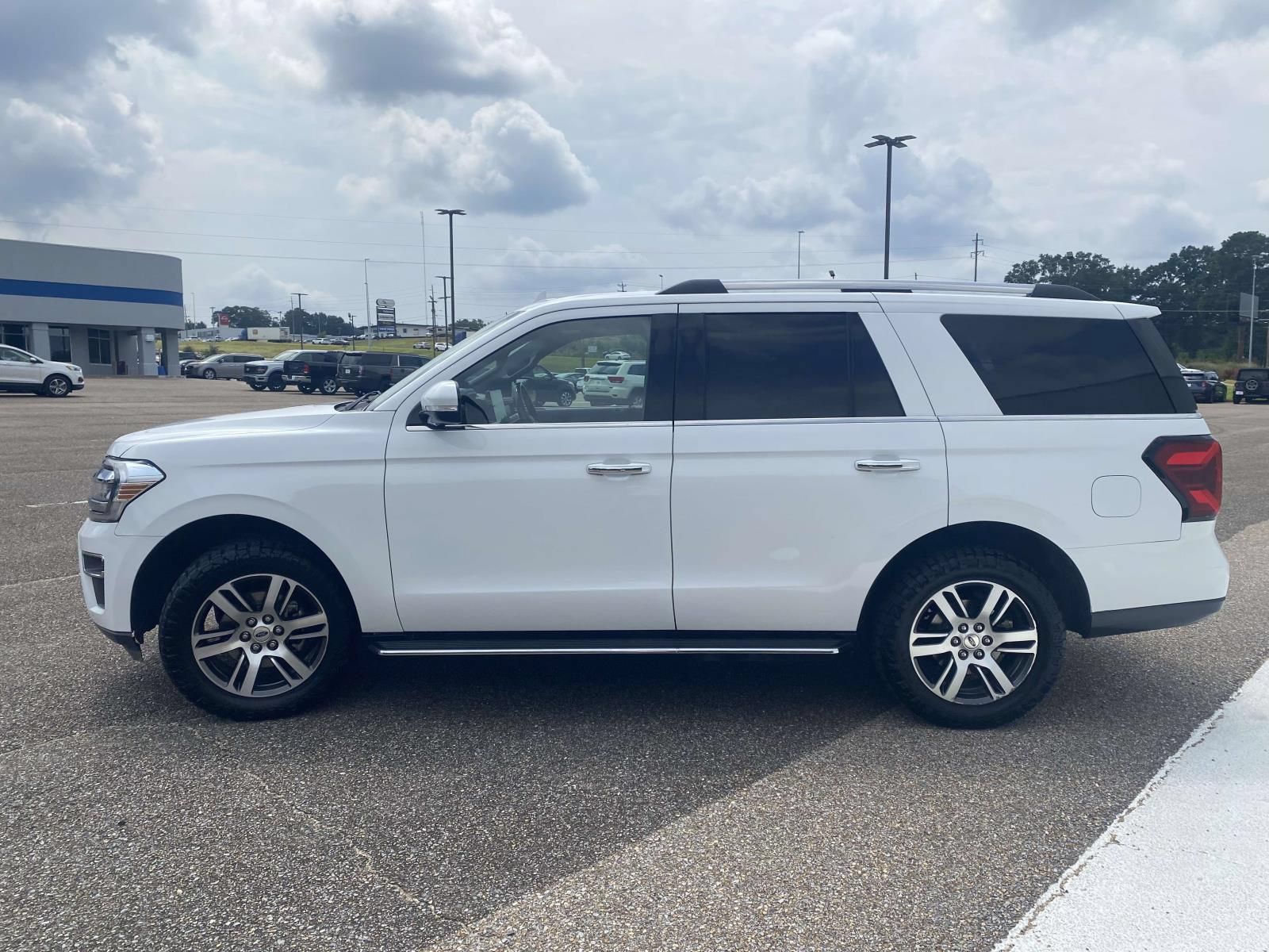 Used 2022 Ford Expedition Limited AWD/4WD image 4