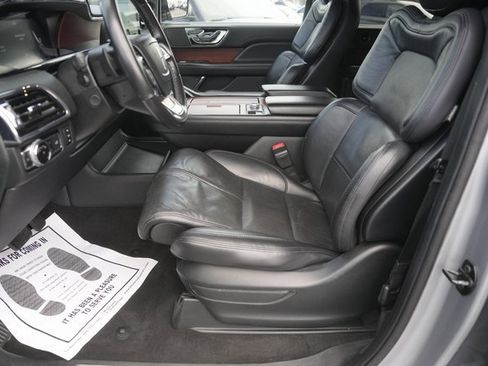 Used 2021 Lincoln Navigator Reserve image 9