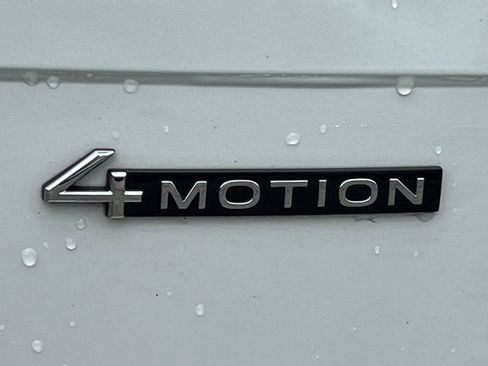 Used 2023 Volkswagen Tiguan SE R-Line AWD/4WD image 10