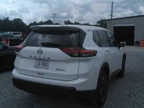 Used 2024 Nissan Rogue SV AWD/4WD image 5