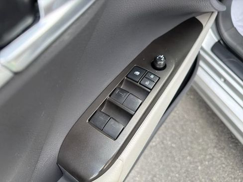 Used 2022 Toyota Camry SE FWD image 22