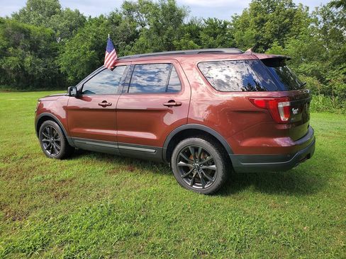 Used 2018 Ford Explorer XLT w/ Equipment Group 202A AWD/4WD image 8