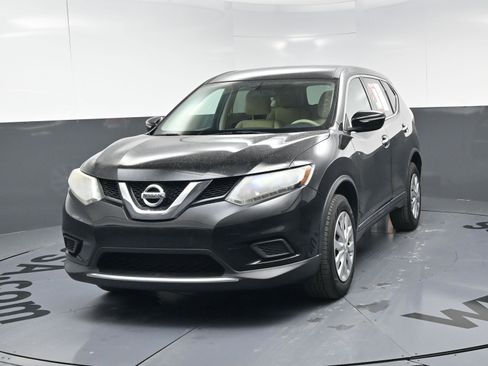 Used 2015 Nissan Rogue S w/ S Family Package image 11