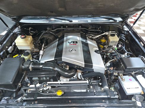 Used 2004 Lexus LX 470 4WD image 3