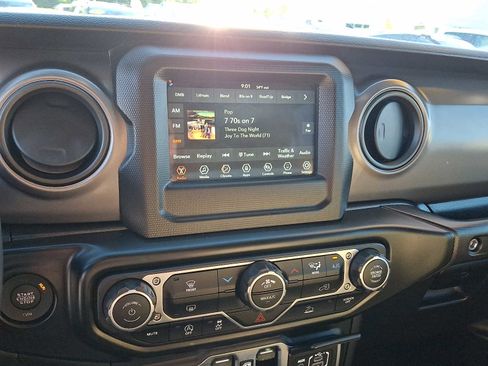 Used 2022 Jeep Wrangler Unlimited Sport image 16