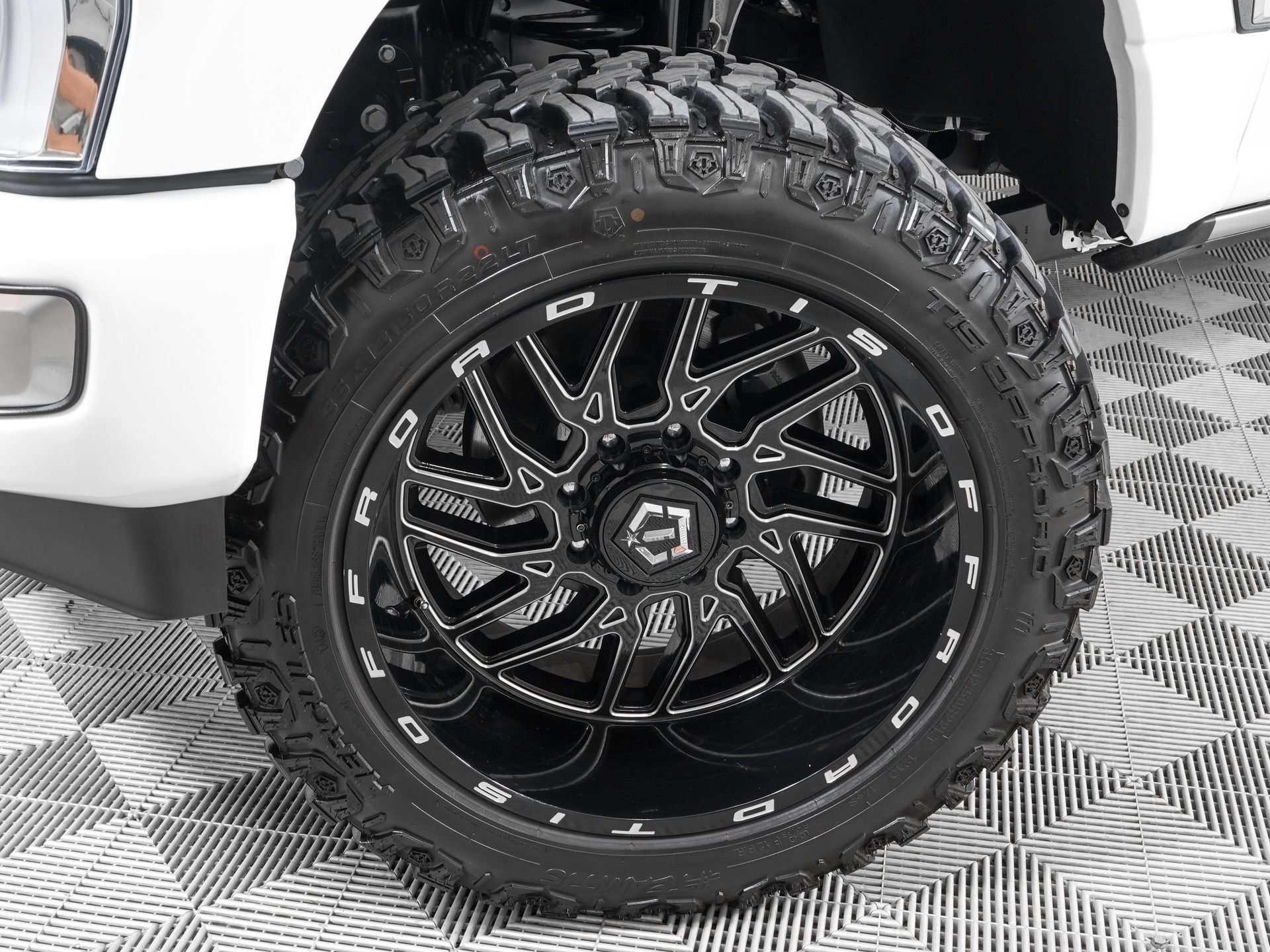 Used 2024 Ford F250 Platinum w/ FX4 Off-Road Package AWD/4WD image 33