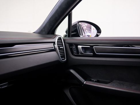Certified 2023 Porsche Cayenne GTS AWD/4WD image 30