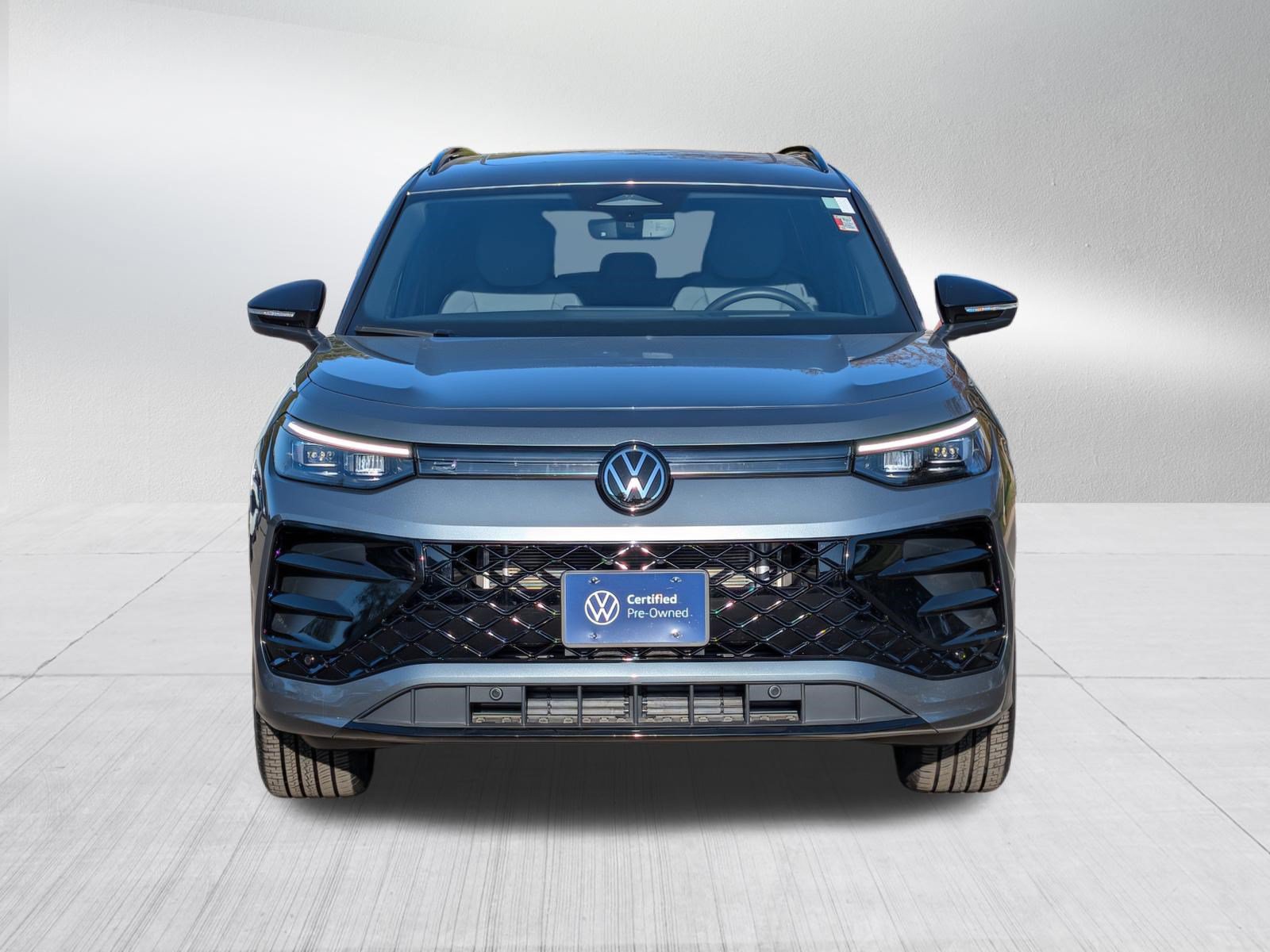 Certified 2026 Volkswagen Tiguan SE R-Line AWD/4WD image 2