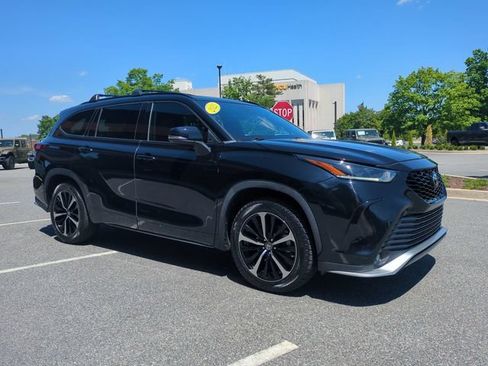 Used 2021 Toyota Highlander XSE FWD image 1