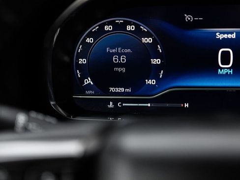 Used 2023 Chevrolet Suburban Premier image 16