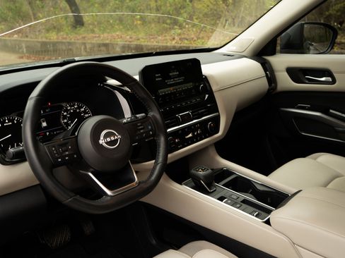 Used 2023 Nissan Pathfinder SL w/ SL Premium Package image 16